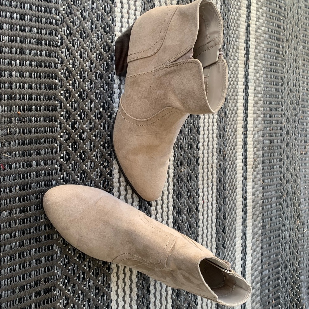 Unisa size 10 booties
